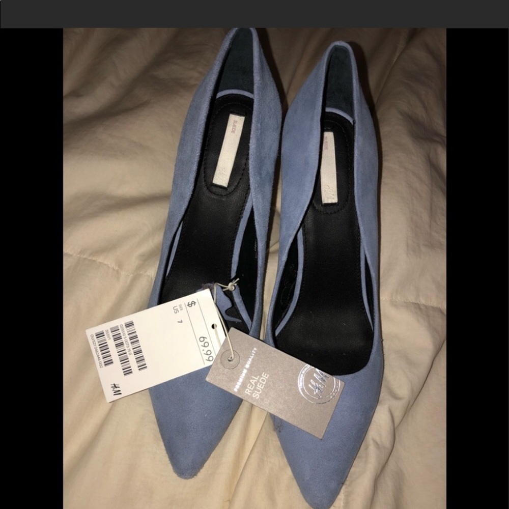 Elegant light blue real suede pumps.